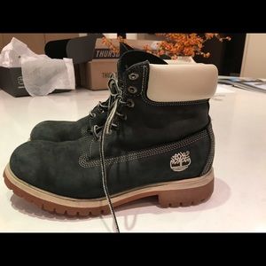Timberland Navy Chukka Boots (Nellie size 8.5 W)